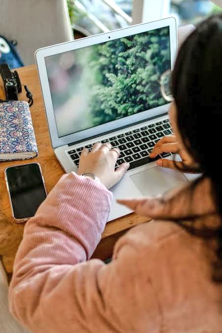 Minor girl filed "false sexual assault case" on uncle because he refused to gift her macbook. Bombay HC quashed FIR after he agreed to deposit 1.5 lakh for the girls laptop. Judge didn't say anything about the false case.

*This is the dark reality of most rape cases in india.