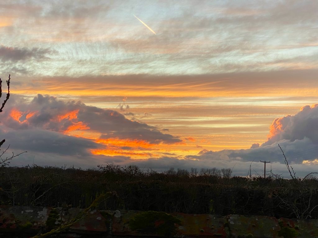 paulinedaniels's tweet photo. At last, last night we had a beautiful sunset.! #suffolksunset https://t.co/SUId3MVbAF