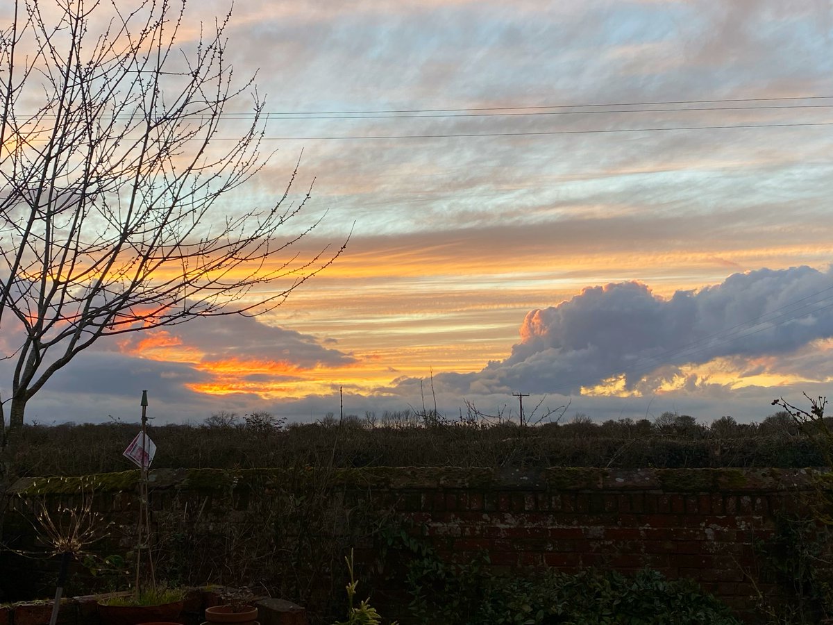 paulinedaniels's tweet photo. At last, last night we had a beautiful sunset.! #suffolksunset https://t.co/SUId3MVbAF