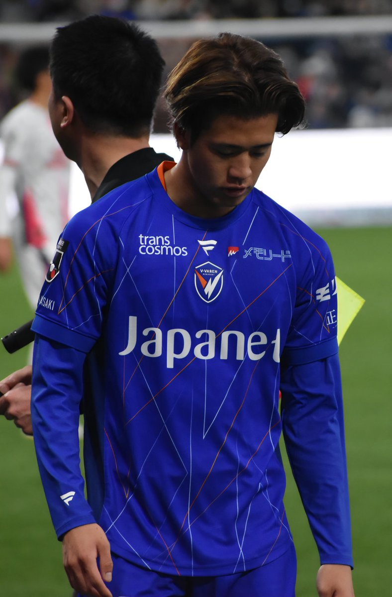 青いユニフォームが驚くほど似合ってる！#長谷川元希 #vvaren #V