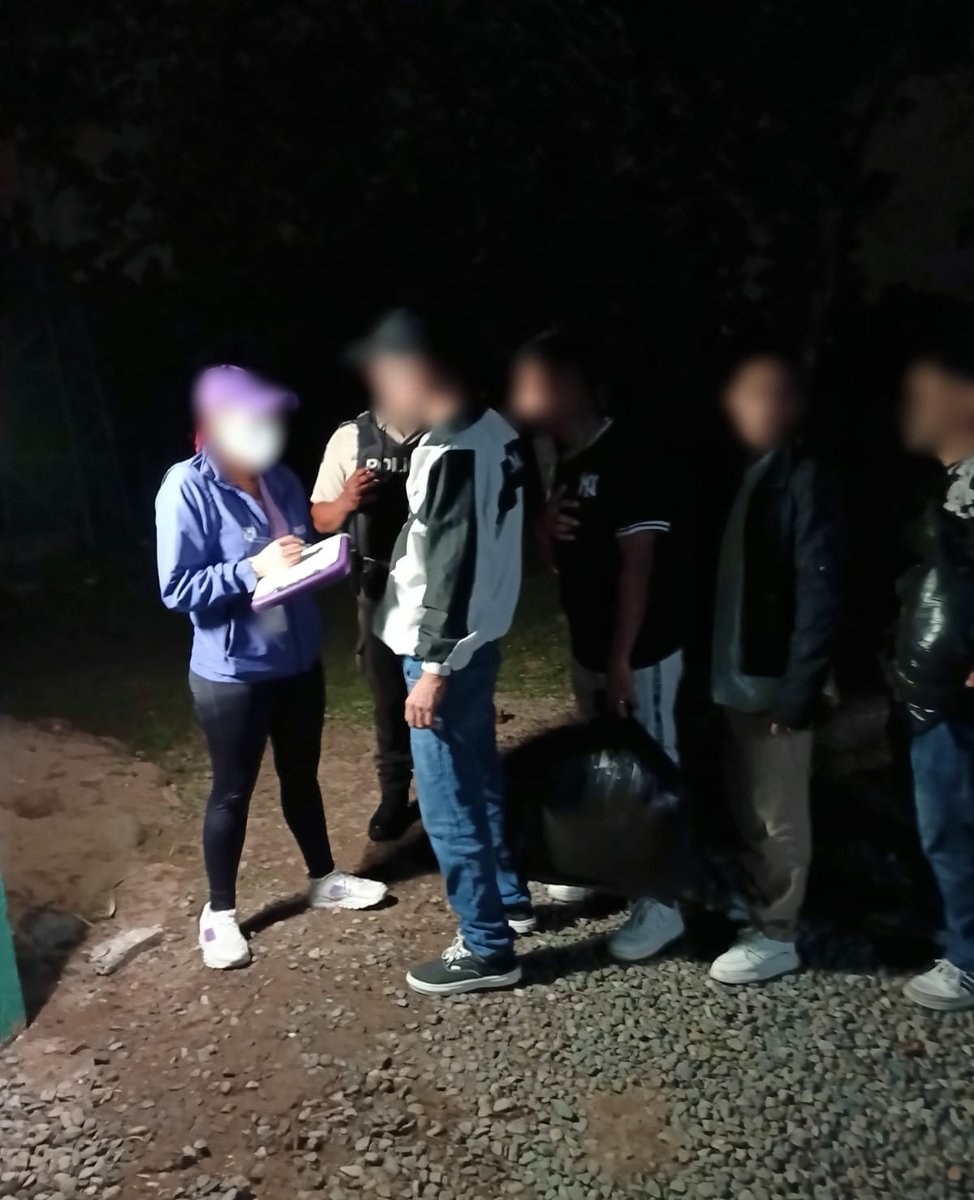 Acess_Ec's tweet photo. El personal de la #ACESS El Oro registró 9 pacientes y constató que el sitio no contaba con licenciamiento ni permiso de funcionamiento. Se evidenciaron precarias condiciones higiénico-sanitarias, hacinamiento, presencia de animales, falta de infraestructura y equipo profesional. https://t.co/snCe6UuJph
