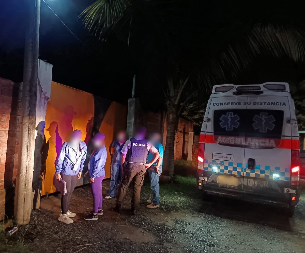 Acess_Ec's tweet photo. El operativo contó con el apoyo interinstitucional de la @PoliciaEcuador, DINASED, @Salud_Ec y @Acess_Ec El Oro. Se colocaron sellos de clausura como medida provisional para precautelar la seguridad de los internos.
#ElNuevoEcuador combate la clandestinidad.

#ACESSProtege https://t.co/elJ0C3ZrVm