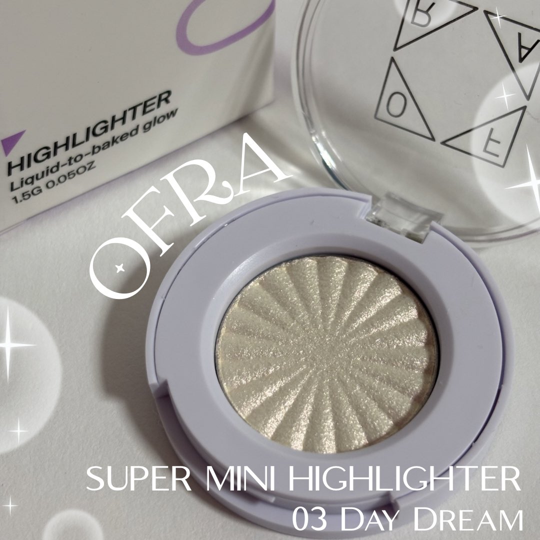 hana20171018's tweet photo. 【PR】
#OFRA #オフラ @ofra_japan
オフラの人気ハイライターがスーパーミニサイズになって、Qoo10で発売されたよ!
やわらかい粉質で、浮くことなくふんわり肌に馴染みます。
03Day Dreamは、イエベさん向けのアプリコットカラー。
ピンクやオレンジのキラキラがかわいい!
頬や鼻、目頭、唇の山などいろんなところに明るい輝きを与えるハイライターです。