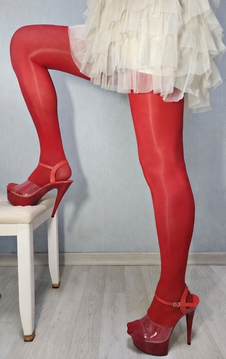 Hose_Leg_Heel's tweet photo. "Sometimes a bold color is all you need. Loving
the energy of this vivid red.
#StockingStyle #HighHeels https://t.co/blPDTHmzx6