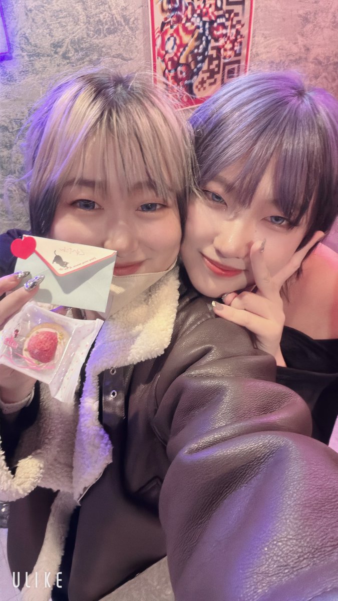 ojaru_kuretan's tweet photo. たまちゃん卒業おめでとう🌸🌸
2年間お疲れ様だよ〜〜〜‼️‼️
とってもとっても頼りになるお姉さんでいつも楽しく働けました🌟

お手紙もらってたまより先に涙涙するとこでした、あぶないあぶない

たまちゃんらぶ💝 https://t.co/sBgUVL2cmb