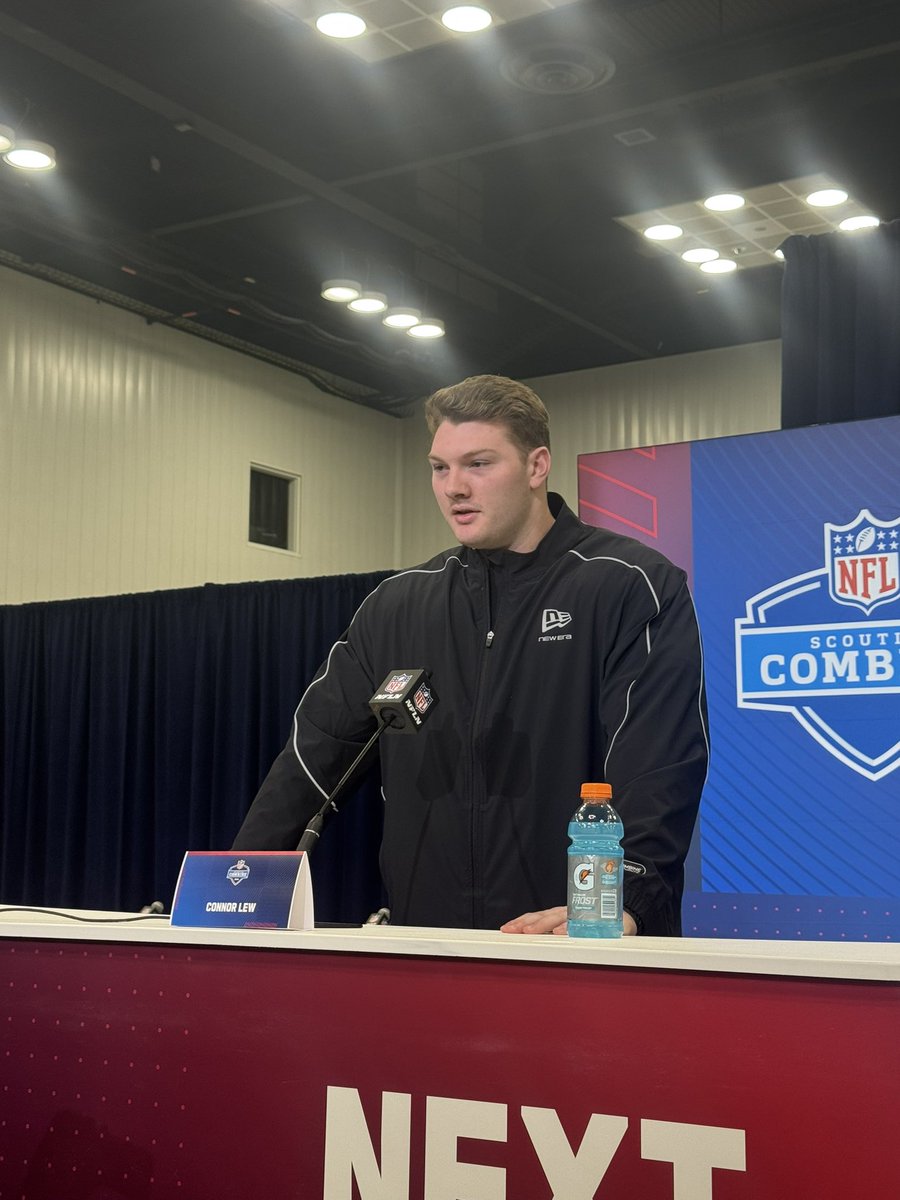 Cody_Stoots's tweet photo. Auburn Center Connor Lew was tasked with setting protections at Auburn. Took pride in taking some workload off the QB’s plate. Prides himself on knowing what every OL is supposed to do.

He had a formal meeting with the Houston Texans. He said he feels like he fits that offense. https://t.co/bKmrAFtUOV