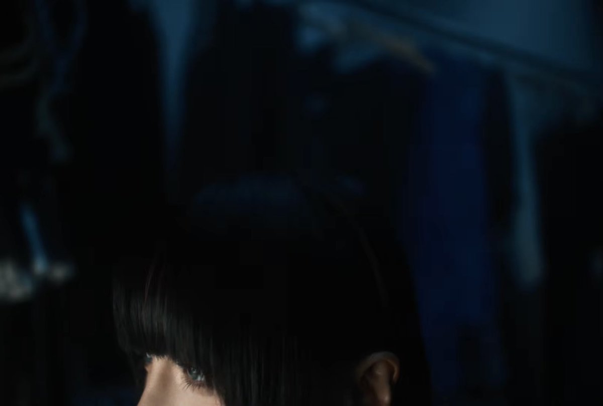 WhenInManila's tweet photo. Ado face reveal?! 👀✨

For the first time since her 2020 debut, Japanese singer Ado appears in a live-action music video for her single 「ビバリウム」, marking her first-ever on-camera appearance.

📝 @courtneysayson
🎥 YouTube / Ado

#Ado #AdoFaceReveal #ビバリウム #Vivarium https://t.co/QJUhcJMbqU