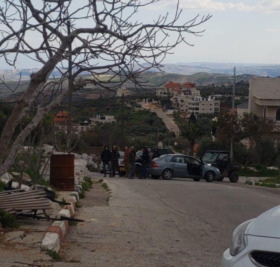 IhabHassane's tweet photo. BREAKING: Israeli settlers are right now attacking the Christian village of Taybeh, targeting Palestinian Christian homes, stealing two horses from a Christian family, blocking the streets with their cars, and terrorizing the entire community.
https://t.co/fHkTUMGICS https://t.co/b96Rr5TJxh