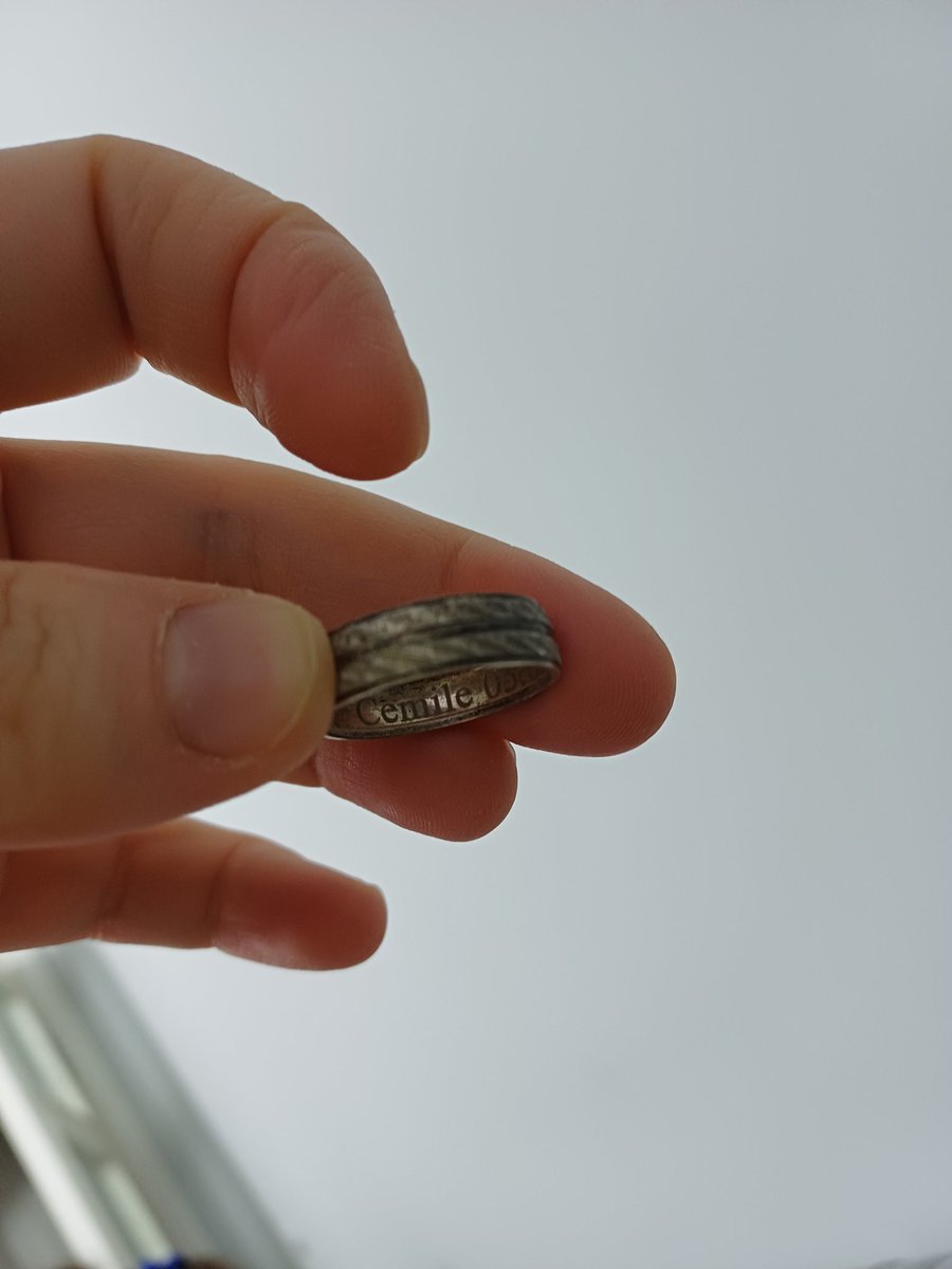 Bunu bugün babam işyerinde bulmuş acaba burdan bulabilirmiyiz denk gelir mi? Kimin cemilesi buuu #yüzük #cemile #kesfet