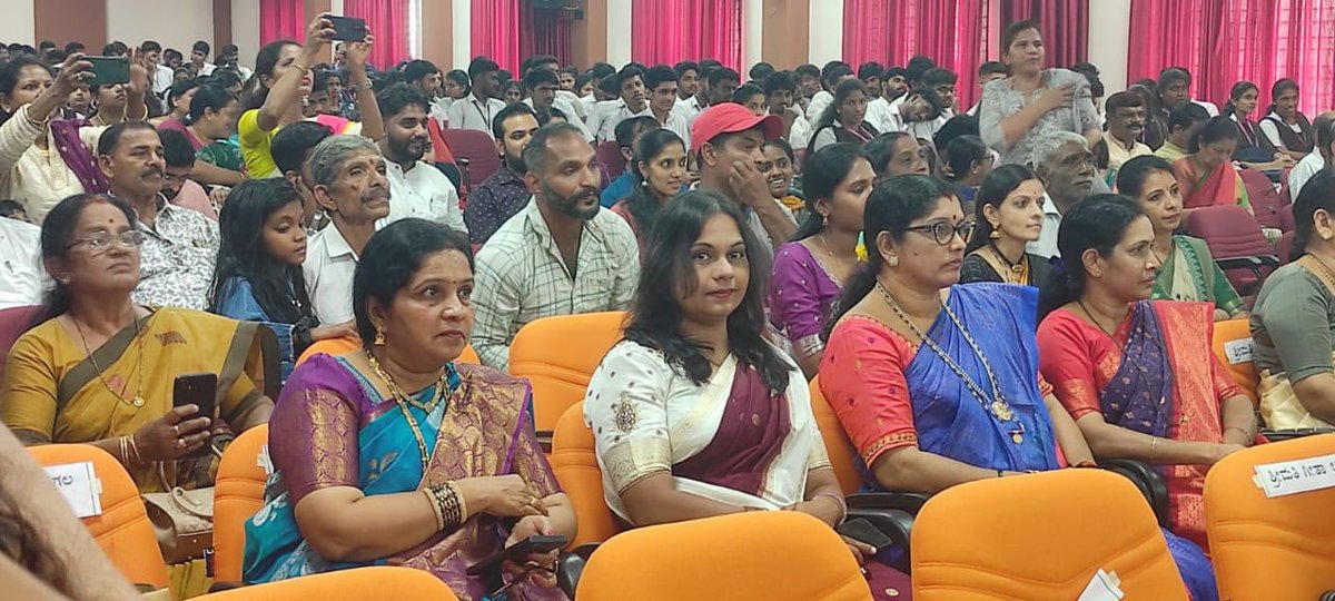 Shubhashayaa's tweet photo. #highlighA few cherished moments from the occasion of receiving the Abbakka Award@Putturuon 16th February 2026 #shubhashaya #ಶುಭಾಶಯ #shubhashaya_jain #shubhashaya_adiraj #shubhashaya_yashoda_adiraj #stupid_subbu #Shubzzz #anchor #mediaThe #Lead #ತುಳುವೆದಿ #ಇಂದ್ರೆದಿ@followers https://t.co/rdIVAizLn8