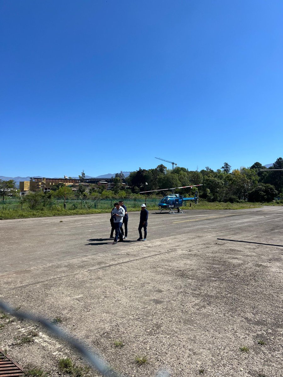 El hermano del gobernador <a href="/GralJuvenalDiaz/">General Juvenal Díaz</a>, usando helicóptero contratado por la gobernación para hacer campaña. El señor Luis Eduardo Diaz, padre de la cabeza del cuestionado fondo FODECOL, puede decir que pago su viaje, pero es evidente que existe un conflicto de interés.