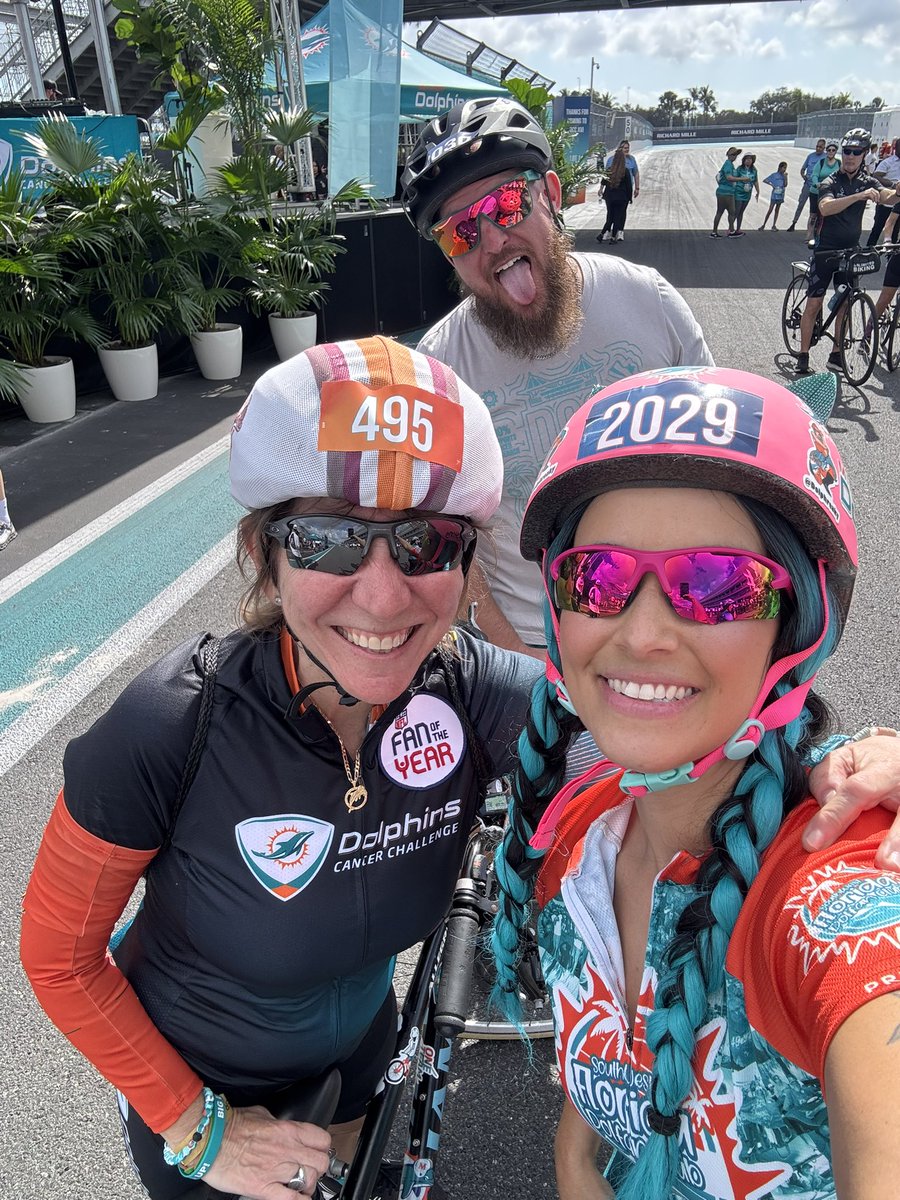 Dolphreaky tweet media