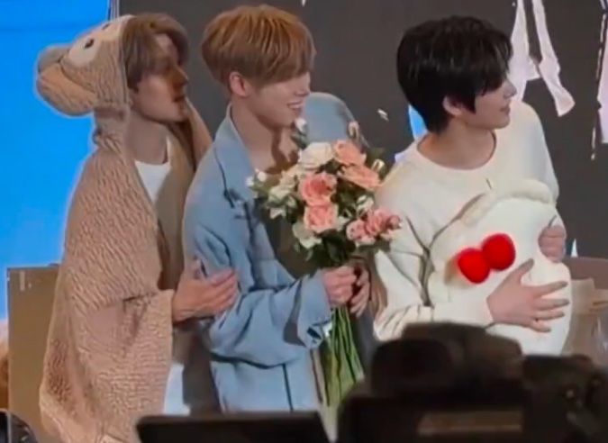 for haoxin ᥫ᭡ tweet media