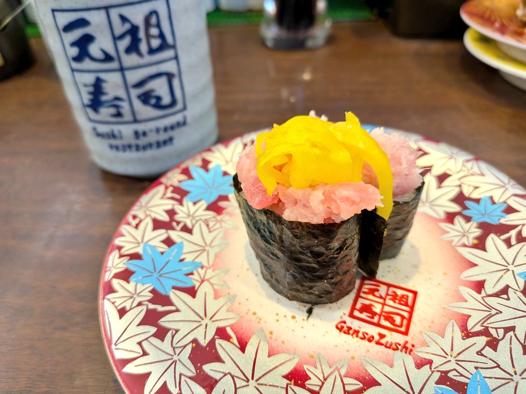 pha's tweet photo. 荻窪の元祖寿司に行ってみたのだけど確かに美味しかった。何故なんだろう https://t.co/wkcZQ2PoFq