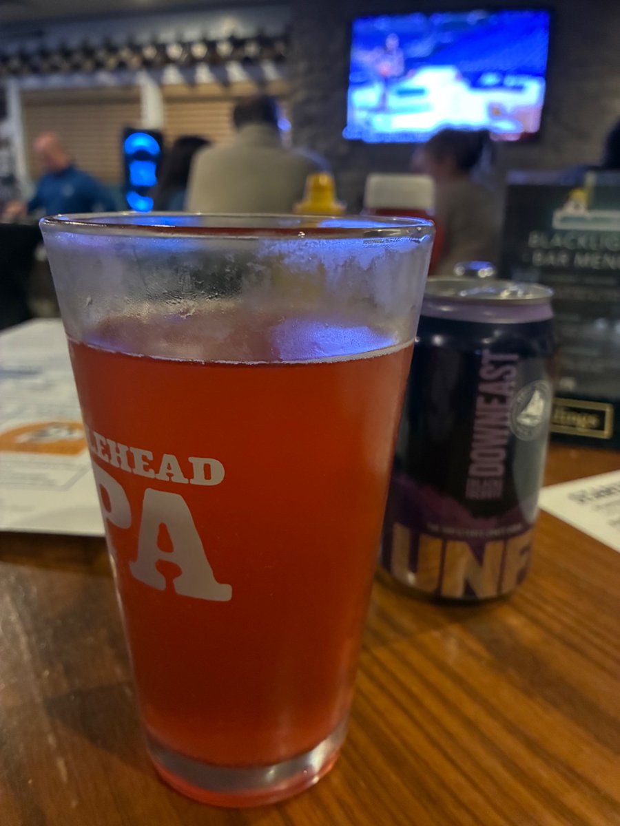 CapeCodBars's tweet image. 1st day open since storm for Seadog #SouthYarmouth this past Thursday. Some servers there still had no power, was a packed restaurant of people seeking comfort. Music bingo always so much fun! #CapeCod