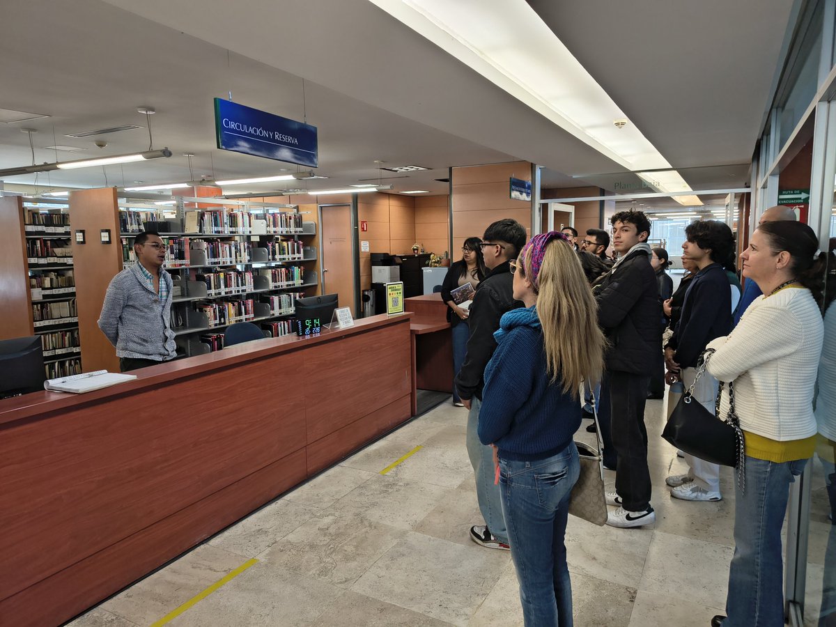 CIDE_MX's tweet photo. Así se vive la Segunda Feria de Licenciaturas del #CIDE.
En este momento, las y los interesados en estudiar en el CIDE tienen un recorrido por las instalaciones, además de tener pláticas informativas respecto a intercambios, idiomas y becas.
#deCIDEte https://t.co/wVtmU3w10m