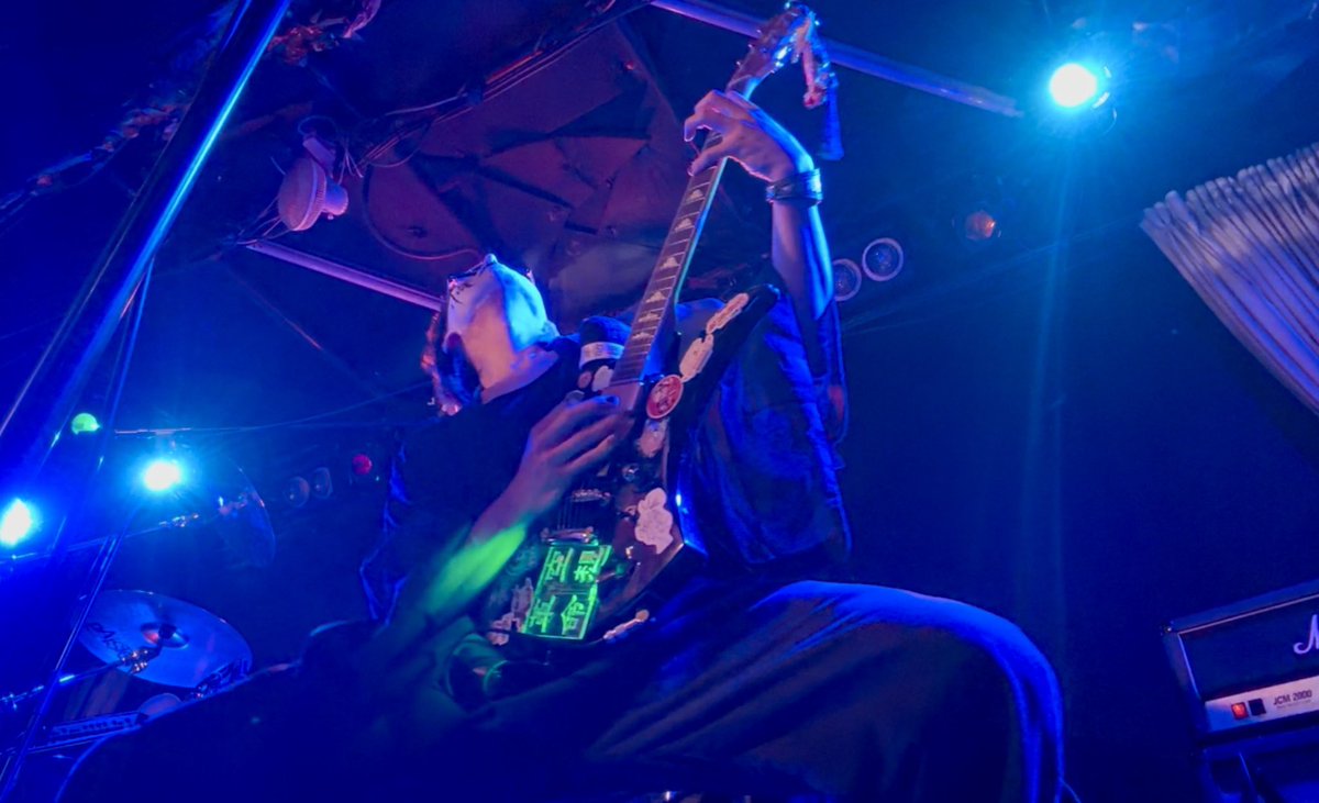 オゾマシーズ＆三軒茶屋ヘブンスドア共同企画
「耳鳴りの奥のエピローグ Vol.3」にてオゾマシーズ サポートでございまして 有り難うございました!
多彩過ぎる対バンの皆様も楽しい!
王様と下僕で歌う くうちゃんの声がカッコ良くて素晴らしかったんです。

明日は空想で池袋手刀!こちらもどうかひとつ!