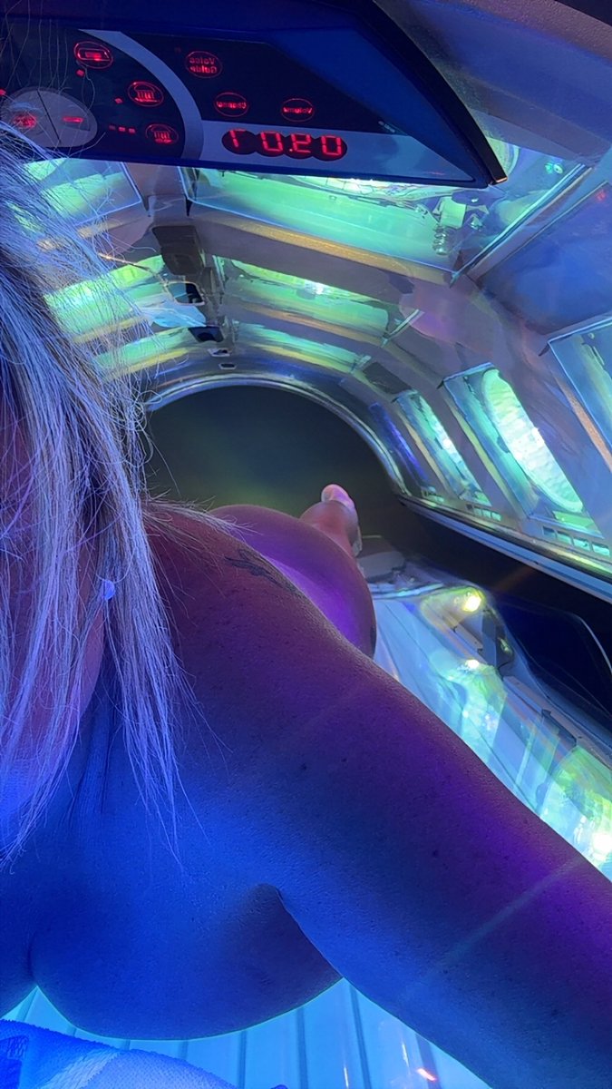 Ms_Bridgette69's tweet photo. All this cloudy weather sucks. Had to get some Vitamin D. 

#tanning #sunshine #relaxation #blondie https://t.co/wzTS3Caa2m