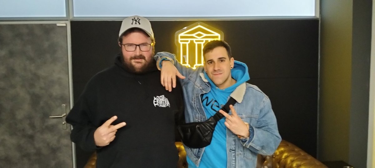 ErokeriaMusic's tweet photo. 🔥 Familia 🔥
Buenas noticias.
Hoy hemos estado grabando en el centro de operaciones de @akademixbeats en Vitoria-Gasteiz, junto a @j.u.n.u.h 
Nuevo artista que acepta nuestro reto y deja su sello personal con un nuevo tema.
Respect, Salud.
#erokeriamusic #akademixbeats #junuh https://t.co/iI3KUGMKvT