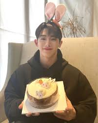 𝙃𝘼𝙋𝙋𝙔 𝙒𝙊𝙉𝙃𝙊 𝘿𝘼𝙔 🐰🐰🐰

Já é dia 01/03 na Coreia,  o dia do nosso Bunny. O niver é dele, mas o presente e de todos os Mbbs e Wenees que tem o privilégio de poder acompanhar ele.  Te amamos coelhinho 🎁💙

#원호 #WONHO
#원호와_3월의첫페이지를_함께해봄