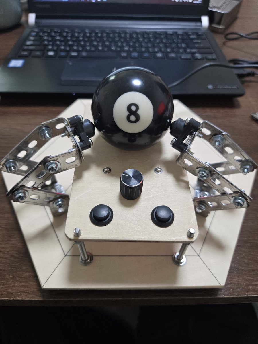 Pitiful_Ramune's tweet photo. ねるねるテレビさんの丸パクリですが
トラックボールマウス自作しました。
いちおうボールの大きさを変えられるというコンセプトですが、調整がだるすぎて他の玉で試せてない。
それとカーソルが上下逆転しているのが未解決、これからソフト探すかAIと作るかしようと思ってます。 https://t.co/dvMSpY1MWt
