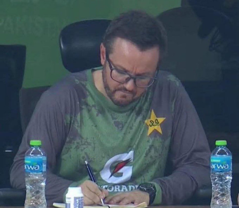 Panadolxtra_'s tweet photo. When I die, donate my whole body to science except my middle finger, give that to Pakistan Middle Order. https://t.co/wvauw2KuVj
