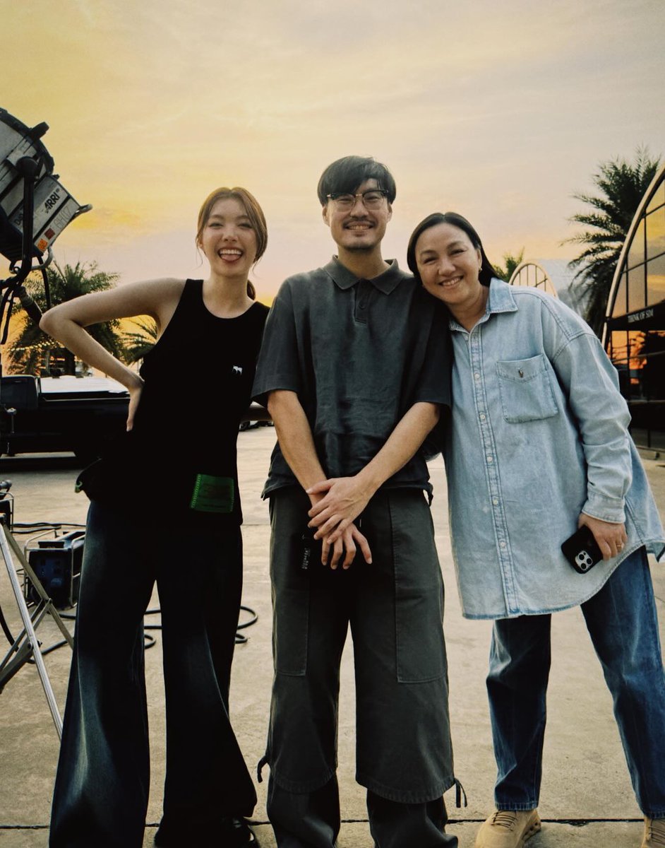 nongplaaaaa's tweet photo. พี่เต๋อ น้องออม แม่ก้อย ฝันที่ไม่กล้าฝันมากก 😭 https://t.co/TWw1ht4RAP