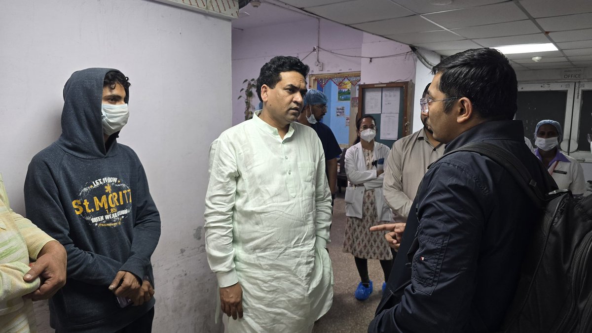 StringReveals's tweet photo. Salim Wastik - The Hero who exposed Quran is now fighting for life. 

Delhi Cabinet Minister Kapil Mishra visited GTB Hospital to meet Saleem Wastik, who was critically injured in yesterday’s deadly attack.
He interacted with the doctors, directed them to ensure the best possible treatment, and also met the family members to offer support.

#Delhi #KapilMishra #GTBH #LawAndOrder