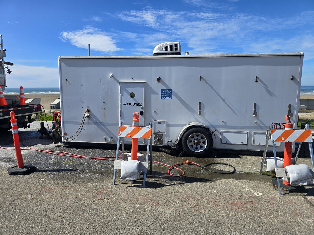 MrOKhalif's tweet photo. @311, today, I visited Ocean Beach  I had to use the restroom.
 Alton, is the facility attendant for the restroom. The toilet pump doesn't work. The seat is duct taped together. He has to manually pour water in the toilet after each use. FIX THIS PLEASE https://t.co/E3YKsfneR8