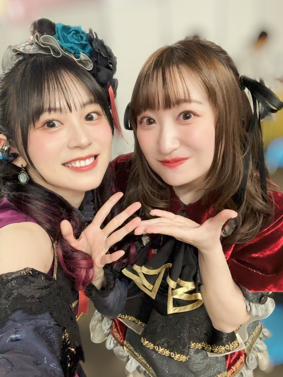 이 둘 볼때마다 기특해서 눈물난다 2014년에 같은 그룹으로 데뷔해서 뱅드림으로 다시 만난 거 정말🥹