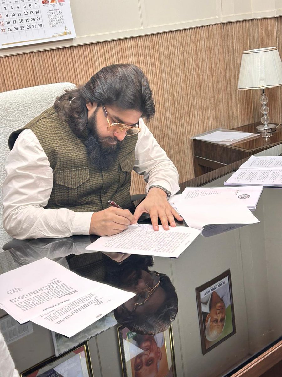 मेरे सीने में नहीं तो तेरे सीने में सही।

हो कहीं भी आग लेकिन आग जलनी चाहिए।

#MukhtarAnsari #AbbasAnsari #UmarAnsari #VidhanSabha #Lucknow