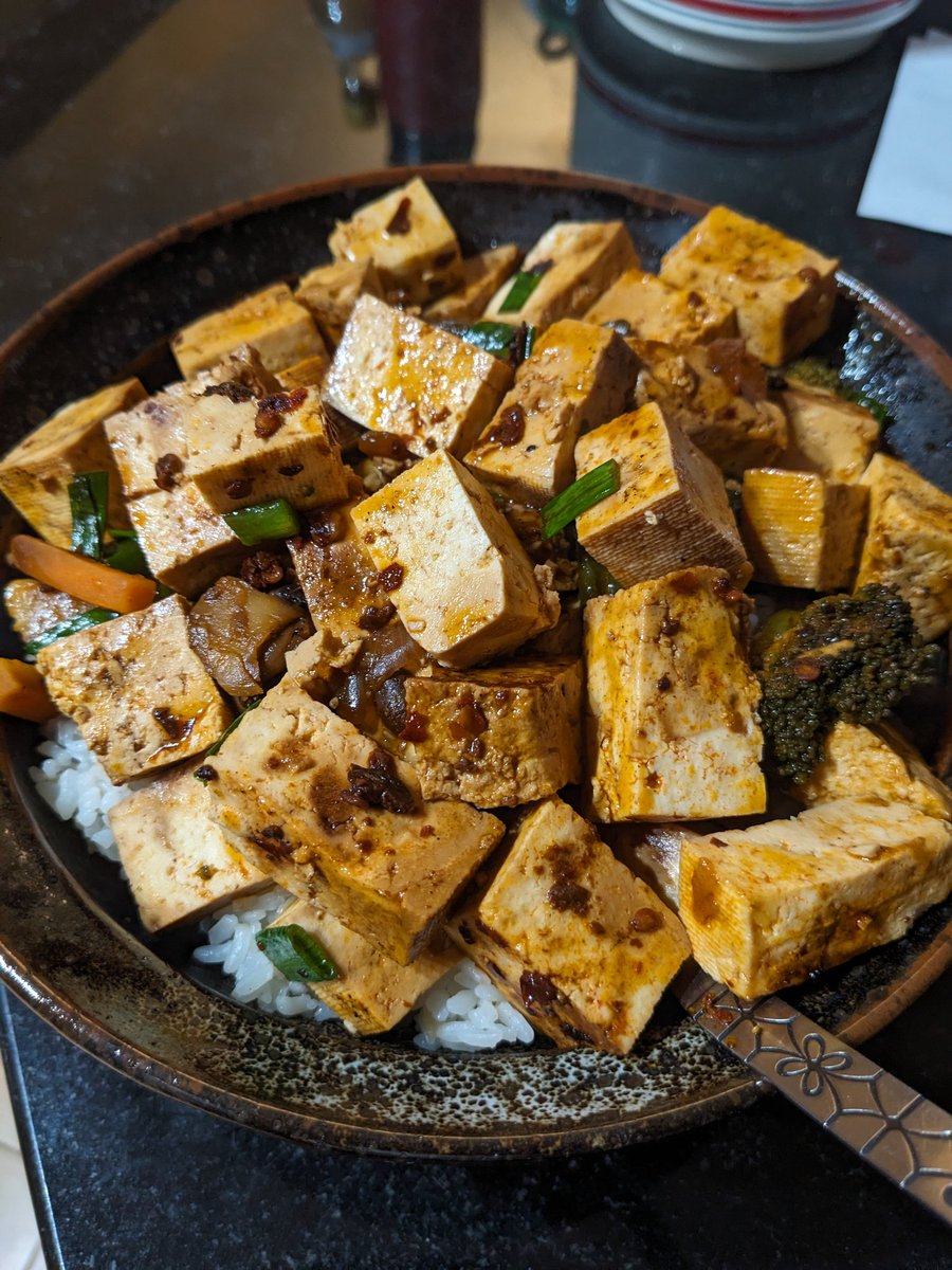 Paladain_'s tweet photo. @ceciliaimgreen One of my favorite meals to make is stir fried tofu and veggies on top of rice 🥦◻️🍚 https://t.co/kQ5COPMRxx