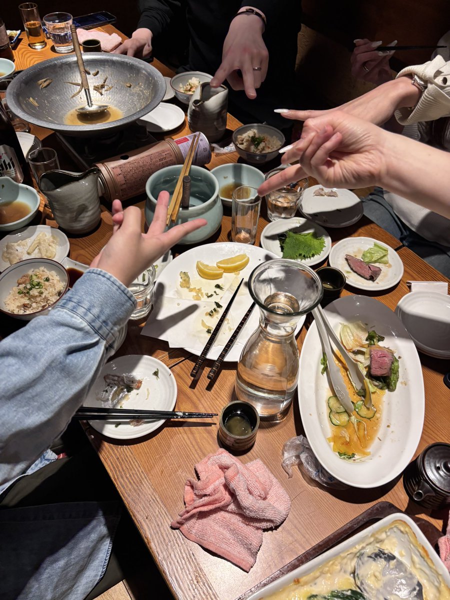noir_jalter's tweet photo. FGOオフ会
半分喫煙者のオフ会は初めてでした、助かります
若いパワーもらってきました
元気度が違う

マスレベ196の周回しない初心者でも読んでいただけて恐縮です
ありがとうございました https://t.co/PJe00QxB8R