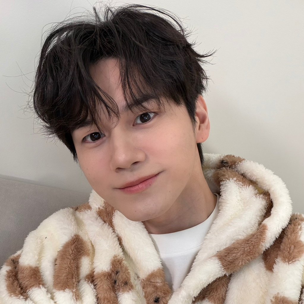 위로가 생각한 파자마            옹성우가 낉여온 파자마

옹이는 평생 모르게 하자