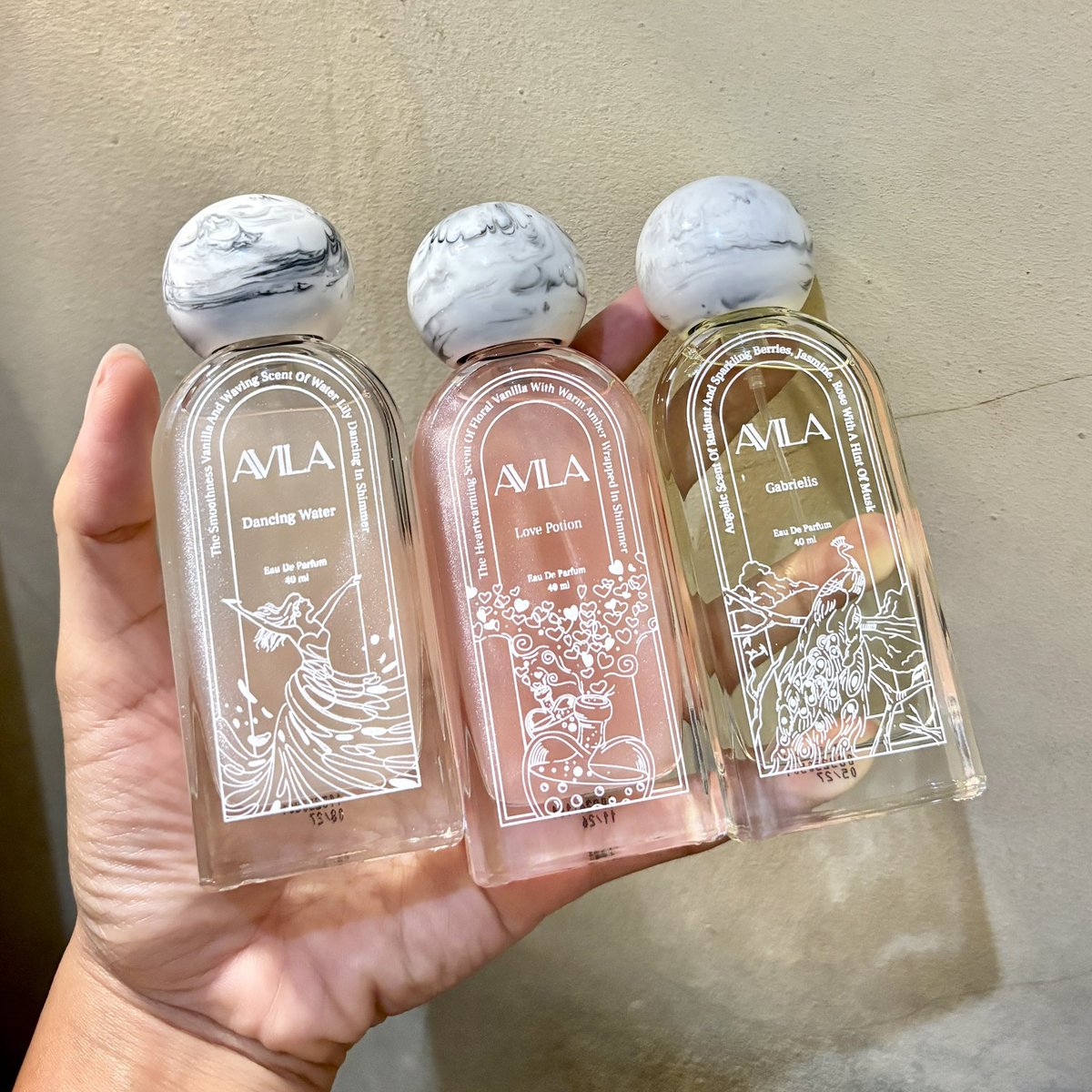 theambroxone's tweet photo. @bittercaffeines Yang ini nama brand nya apa? Mau beliin buat pacar aku. Lagi cari wangi yang mirip Valaya or Palatine 🙏🏻 https://t.co/ZZdgTKhTpK