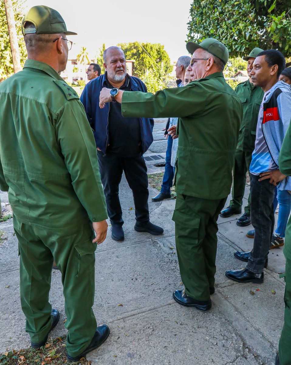 MMarreroCruz's tweet photo. Como parte del Día Nacional de la Defensa, desde el Partido y el Gobierno convocamos en la capital a una jornada de higienización durante el fin de semana. 
Este viernes constatamos la respuesta positiva de los organismos, sobre todo de @MinfarC y del @minint_cuba.

#UnidosXCuba https://t.co/x1LBUpx5ka