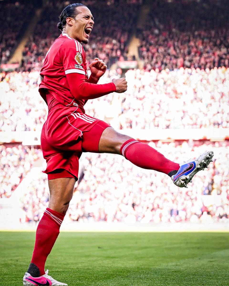 brfootball's tweet photo. Virgil van Dijk scores his third goal in last six Premier League games. 

Not bad for a center back 🤷‍♂️ https://t.co/6kwkEqrfFW