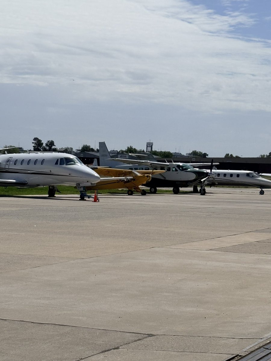 cflupianez's tweet image. Entre esas máquinas Increíbles, entre esos aviones Espectaculares !!!!!!…….
Hay un Citation Excel, un Caravan y un Lear Jet…….
Oh alguien duda que no es así……
#elrufuvuela #elrufu #citationexcel #cessnacaravan #learjet