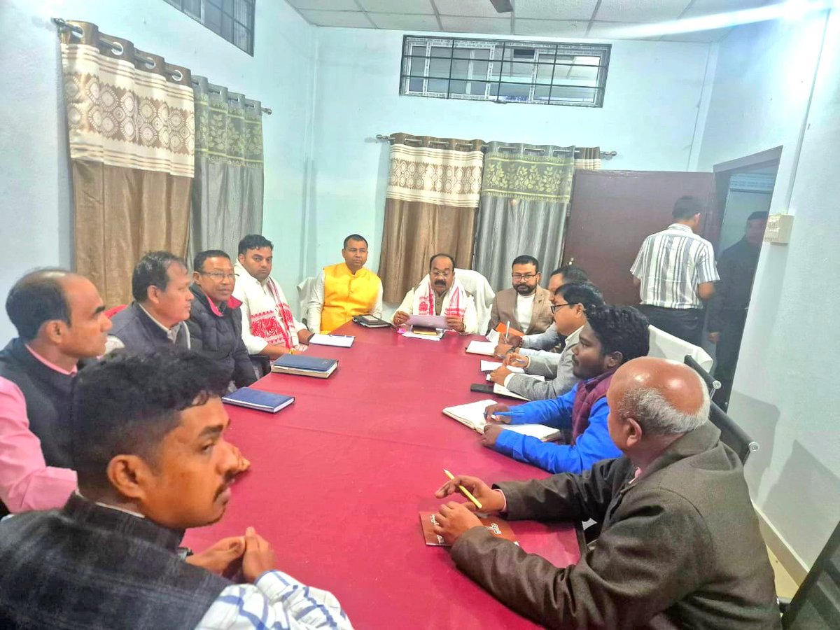 आज असम जिला लखीमपुर के विधानसभा नोबोइचा में आयोजित भाजपा पदाधिकारियों की बैठक में सम्मिलित हुआ। 

बैठक में संगठन की मजबूती, आगामी विधानसभा की रणनीति और जनहित से जुड़े विषयों पर विस्तार से चर्चा हुई।

सभी पदाधिकारियों के उत्साह, समर्पण भाव ने संगठन को सशक्त करने एवं कमल खिलाने का