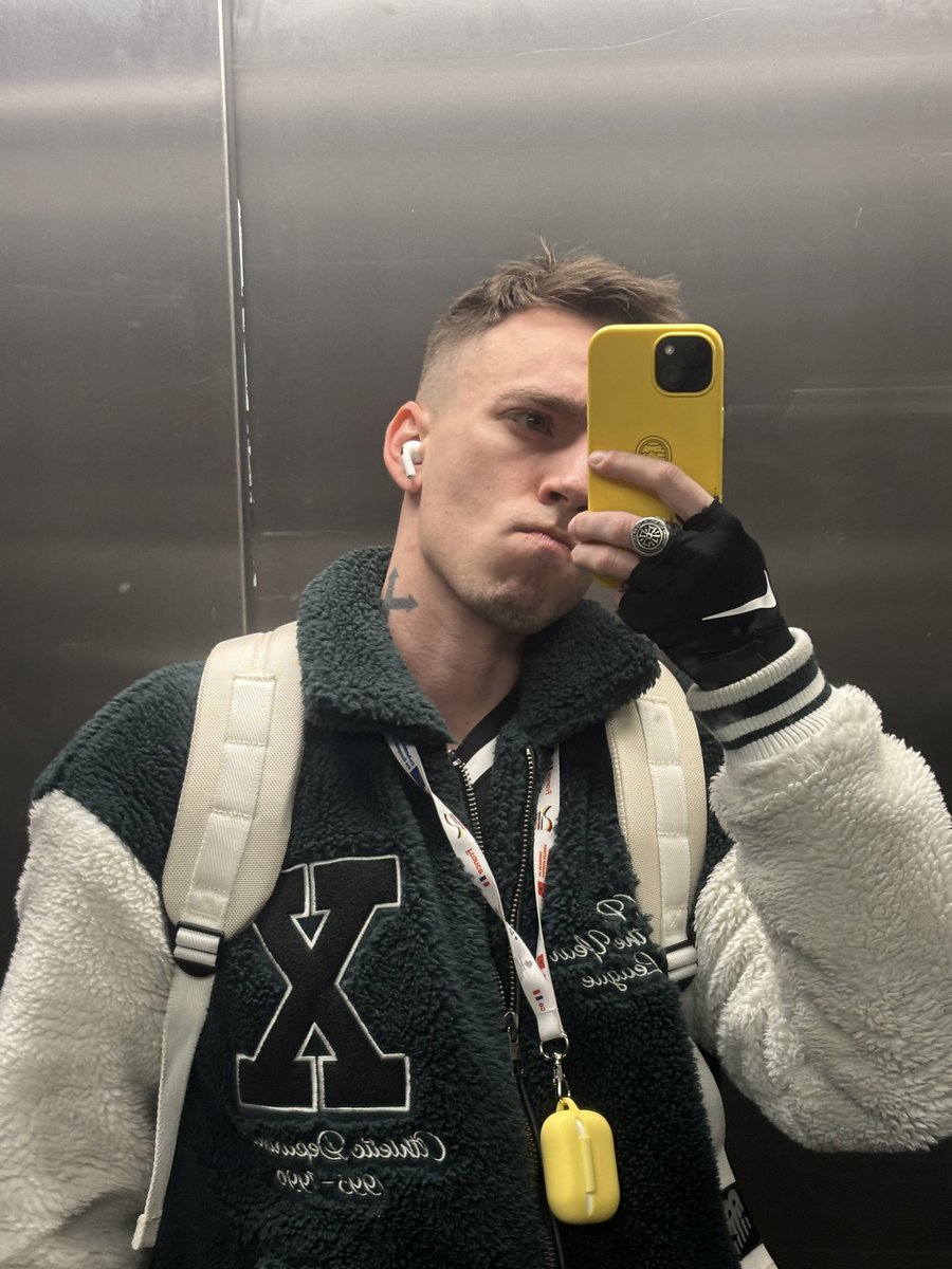 Jeden Tag ein neuer Marathon
Verlieren und siegen
Fallen und fliegen
Schatten und Licht

Sport frei!