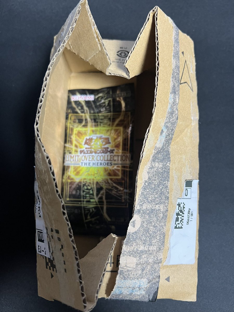 goma_milestone's tweet photo. Amazonの公式販売で、遊戯王のLIMIT OVER COLLECTION を１箱の値段で予約購入したのですが、届いたのはまさかの１パックでした😂
Xで同様の投稿を見て、そんな人もいるんだなと思っていたら自分もでした笑
カスタマーセ���ター経由で、無事に返金となりました🙇‍♂️ https://t.co/67ovnVBnrB