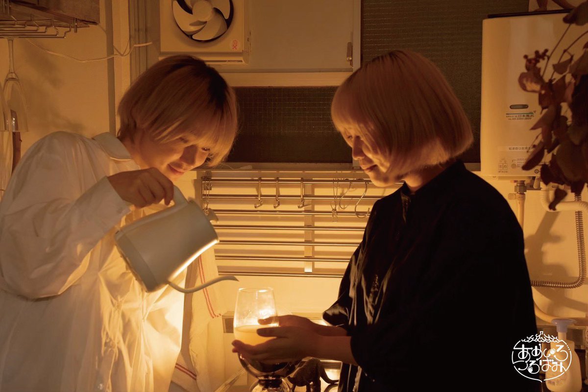ameirotsurubami's tweet photo. 🚪あめいろつるばみ 稽古場便り

深夜の演劇のお知らせです🪔
2月、あっという間に終わりましたね
私たちは変わらず、おしゃべり多めな稽古をしています🗣️

https://t.co/H0JGJAkAN6 https://t.co/HjRDCZuFpL