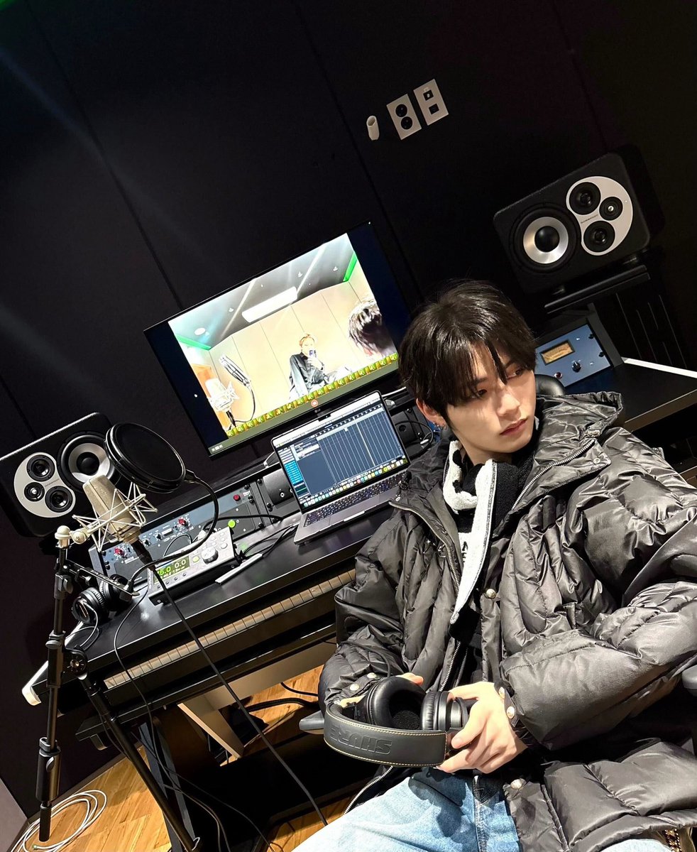 Captured perfectly just in time. Shout out to 운학이 for taking this amazing shot during our short break while tuning the missing pieces.