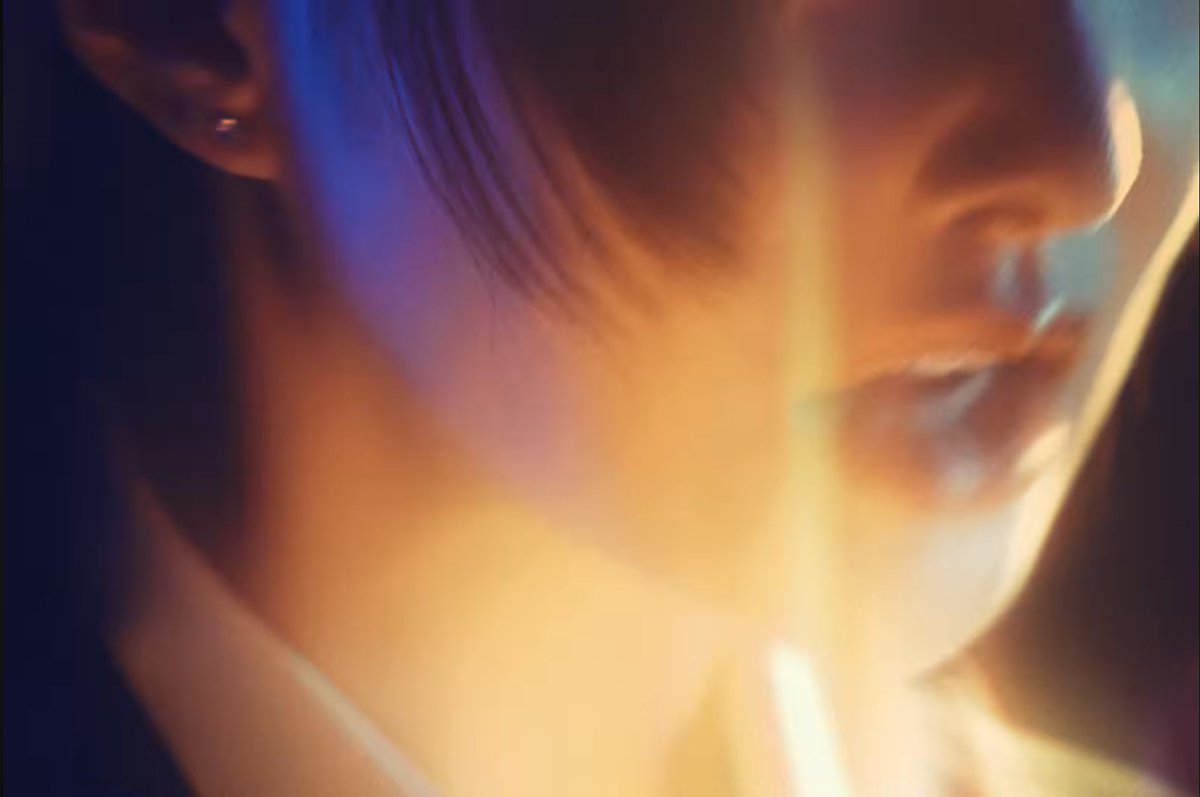 AnimetrendsLA's tweet photo. FINALMENTE ADO HA REVELADO SU ROSTRO EN SU NUEVO VIDEOCLIP 💙 https://t.co/2Emf93RNCt
