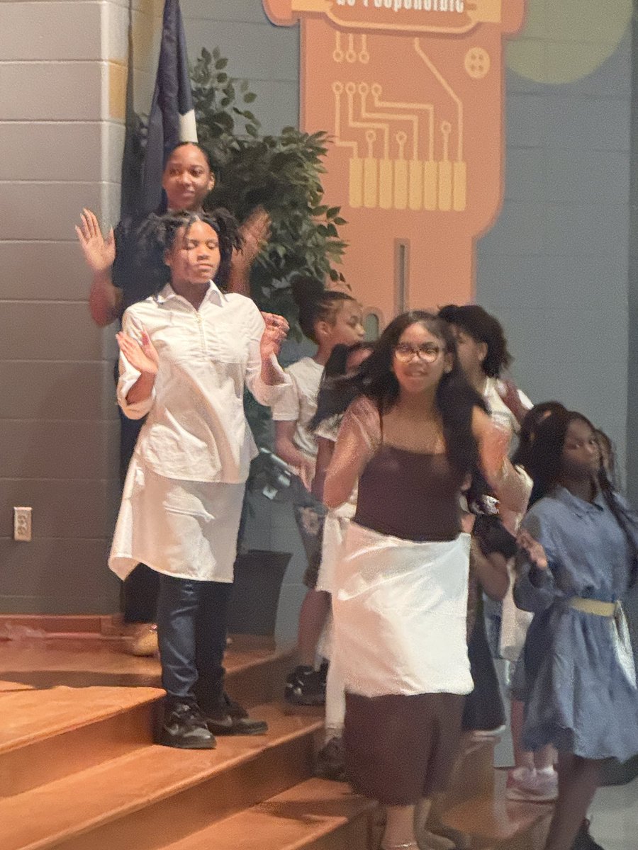 mrs. lopez taylor tweet media