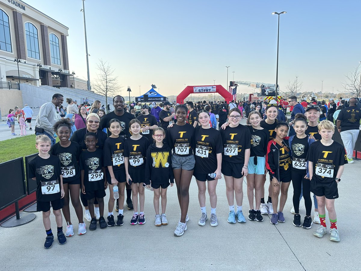 TISDWIS's tweet photo. Such a fun morning at the Tomball ISD Superintendent’s Fun Run with some of our WIS run club, students, and families! 

Congrats to all who participated! 

#BeGold https://t.co/ym6R5zPuE2