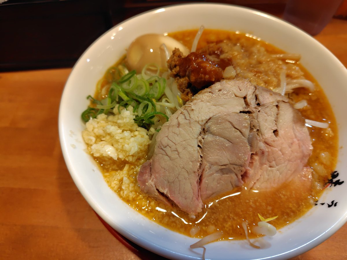 ヤバイから徒歩10秒くらいのラーメン屋さん
昨日もヤバイ終わりに寄ったら満席だったのでスルー　
今夜は空いてた、チャーンス

よくある不健康（ジャンク）になりそうな感じはなくて食べやすくて良いかも

#味噌路