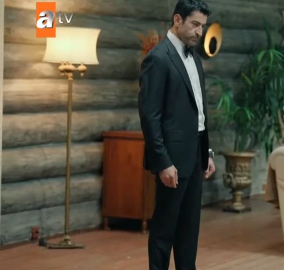 kymelduzz's tweet photo. Me encanta el papel de #Dogan en #ABI siempre salvando a todo el mundo💪
Él es tipo un héroe 🛡
#ABI
#Kenanİmirzalıoğlu
#Doğan https://t.co/61dVBmxs95