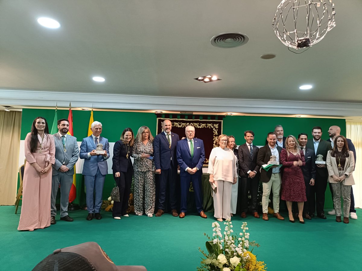 Los Barrios reconoció a sus vecinos e instituciones en el Día de Andalucía por su esfuerzo, talento y solidaridad
noticiasdelavilla.net/los-barrios-re…