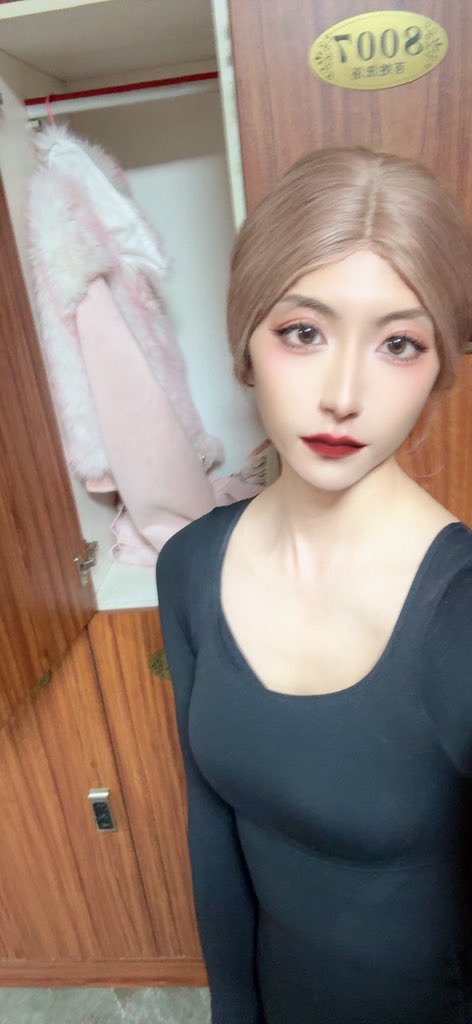 伪娘凝儿 tweet media